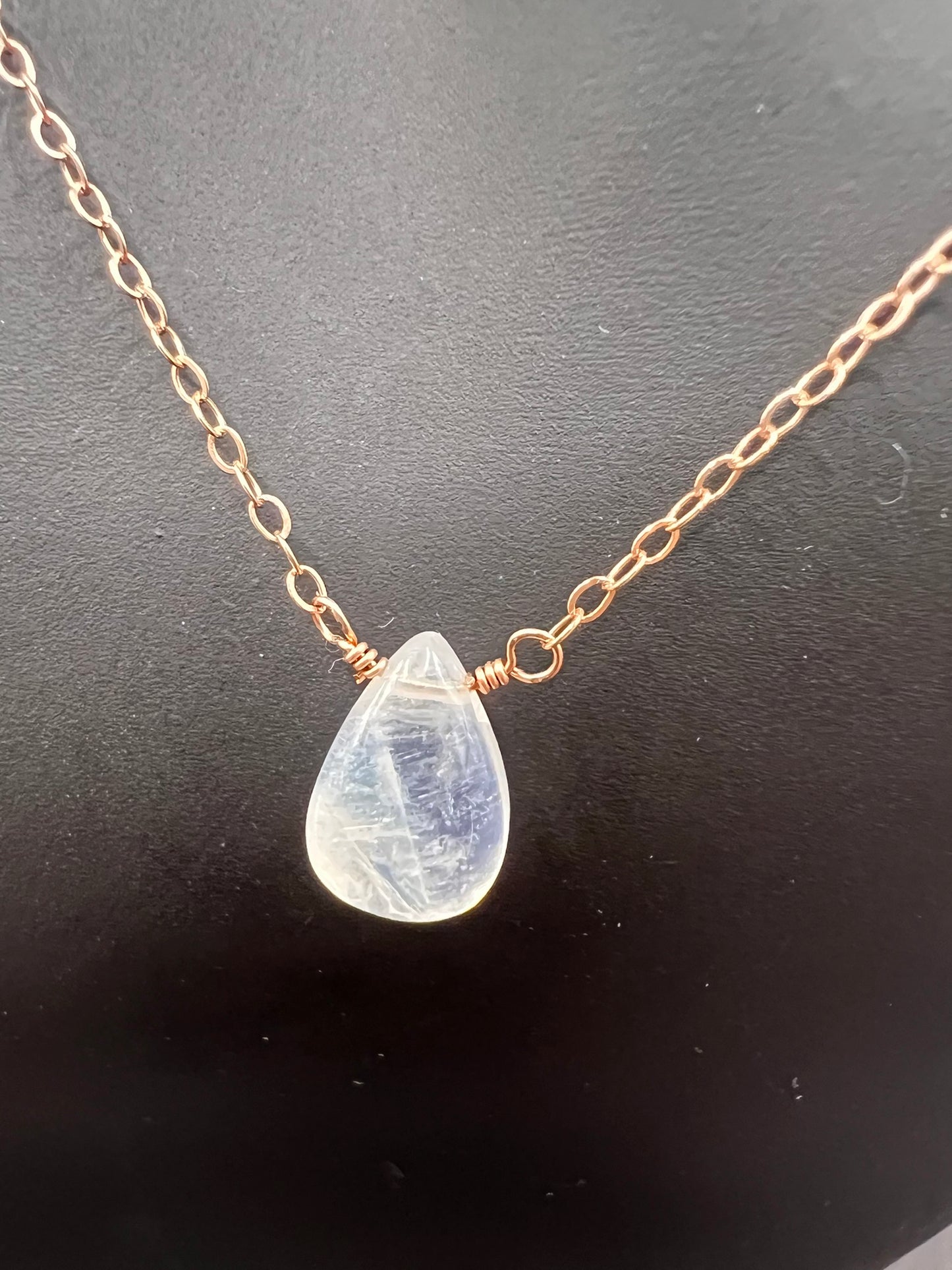 Tropfen-Kette mit Mondstein 45cm