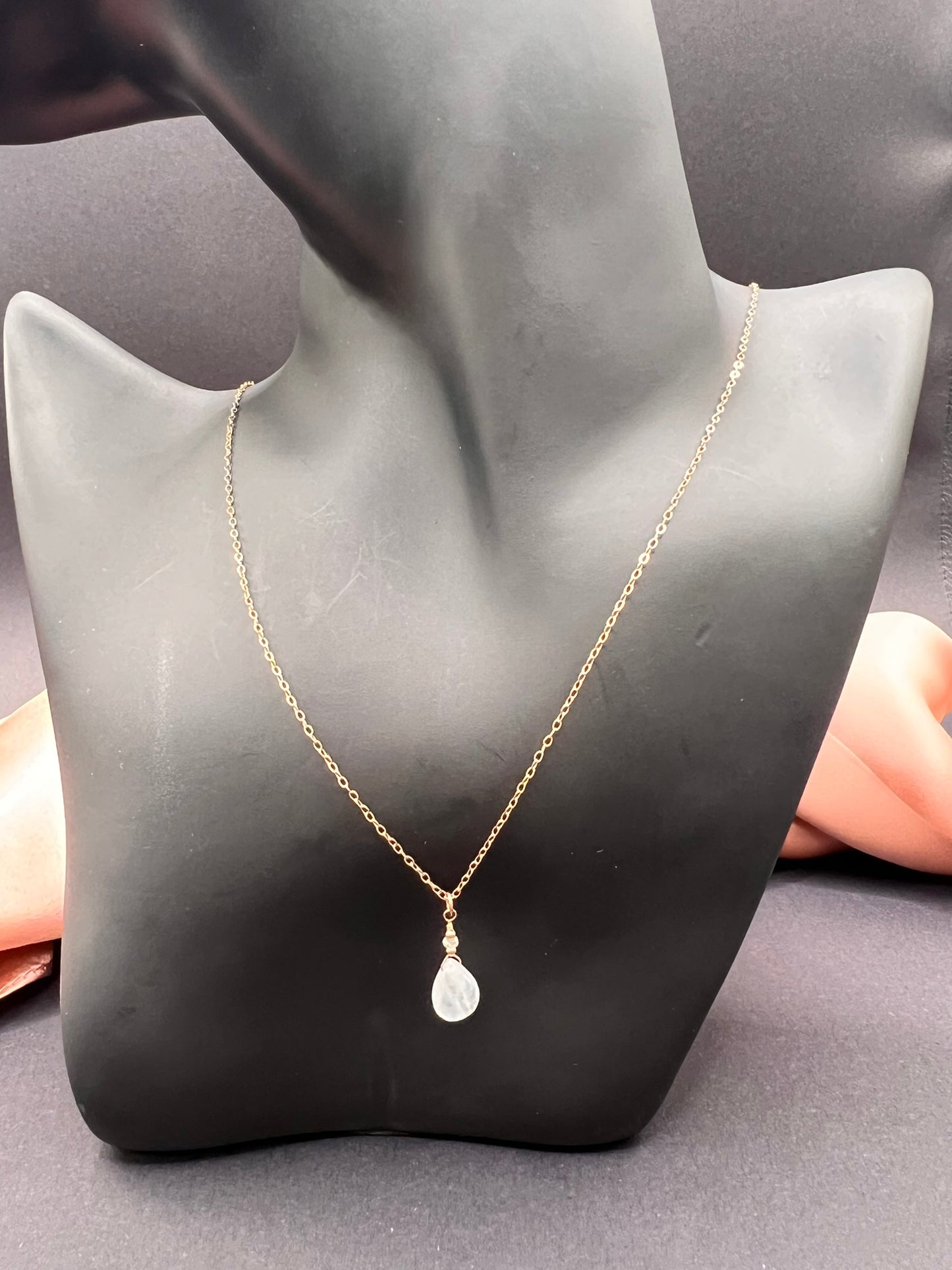 Tropfen-Kette mit Mondstein 60cm