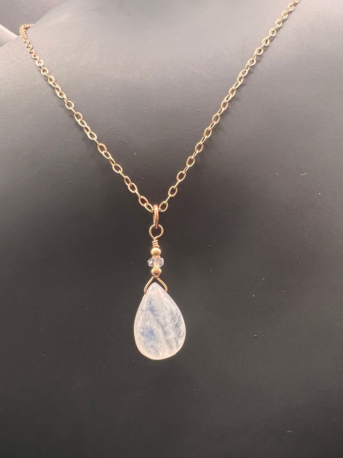 Tropfen-Kette mit Mondstein 60cm