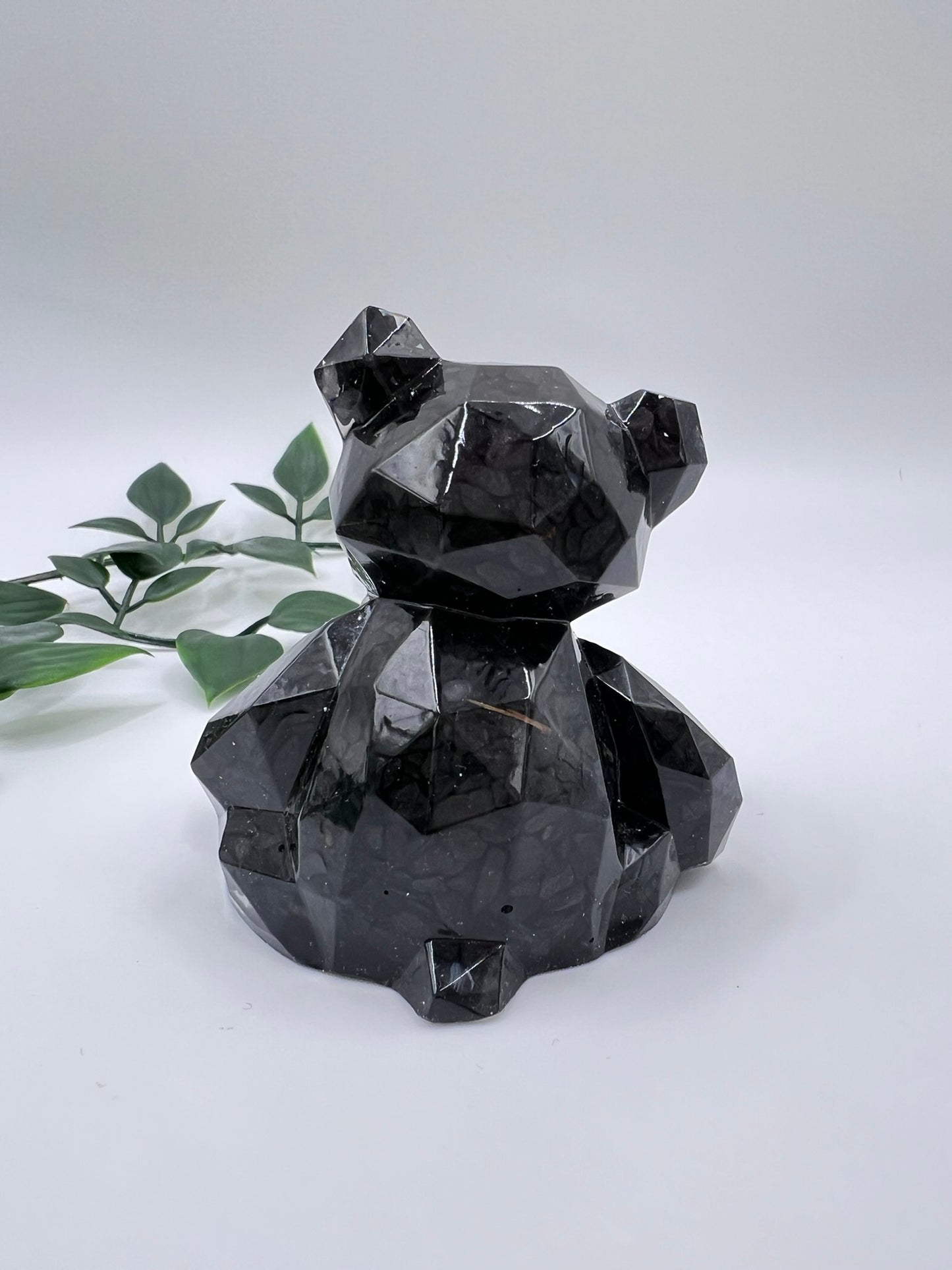 Resin-Bär mit Shungit Kristallen – liebevoll gefertigtes Unikat voller Magie