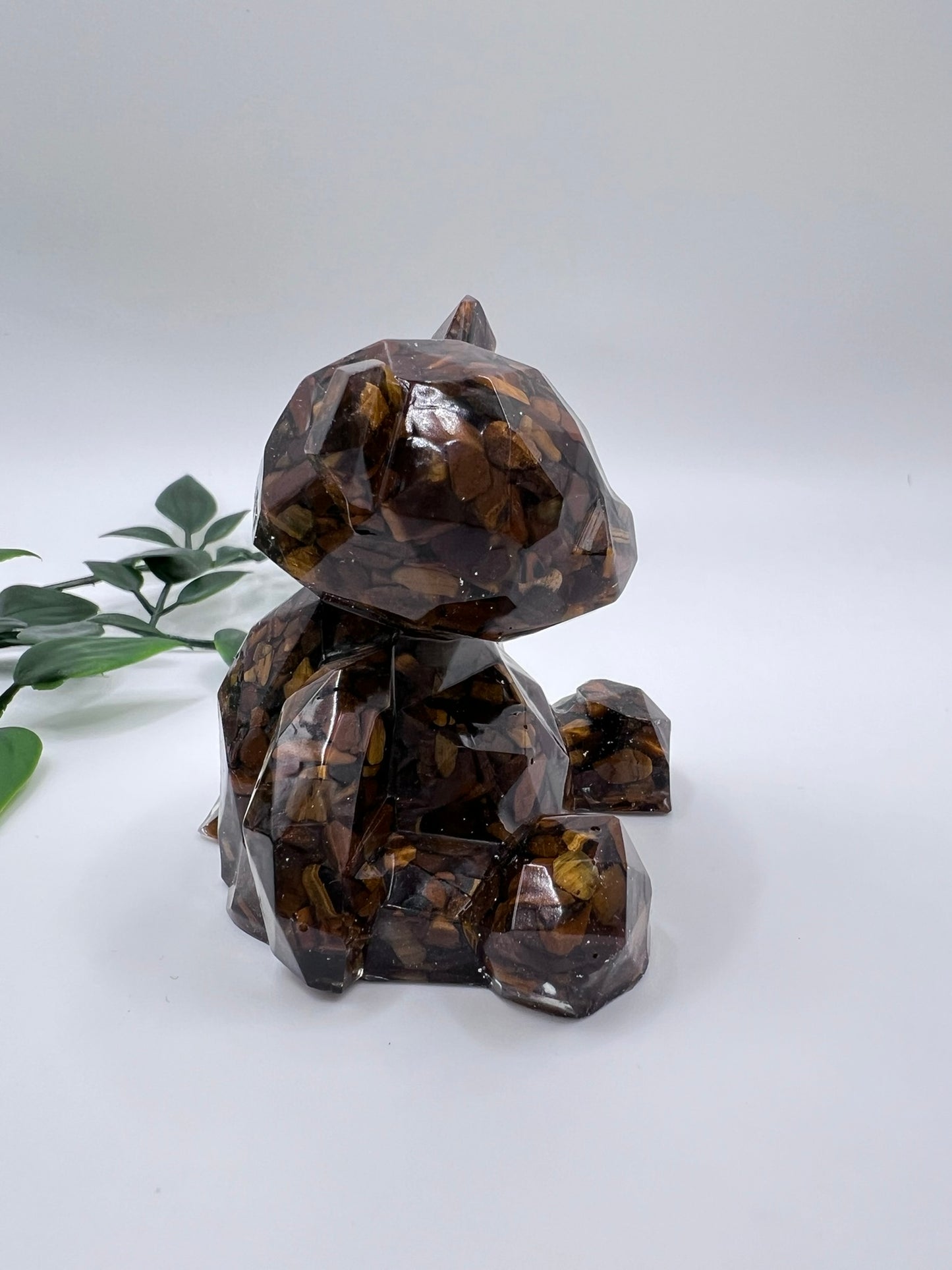 Resin-Bär mit Tigerauge Kristallen – liebevoll gefertigtes Unikat voller Magie