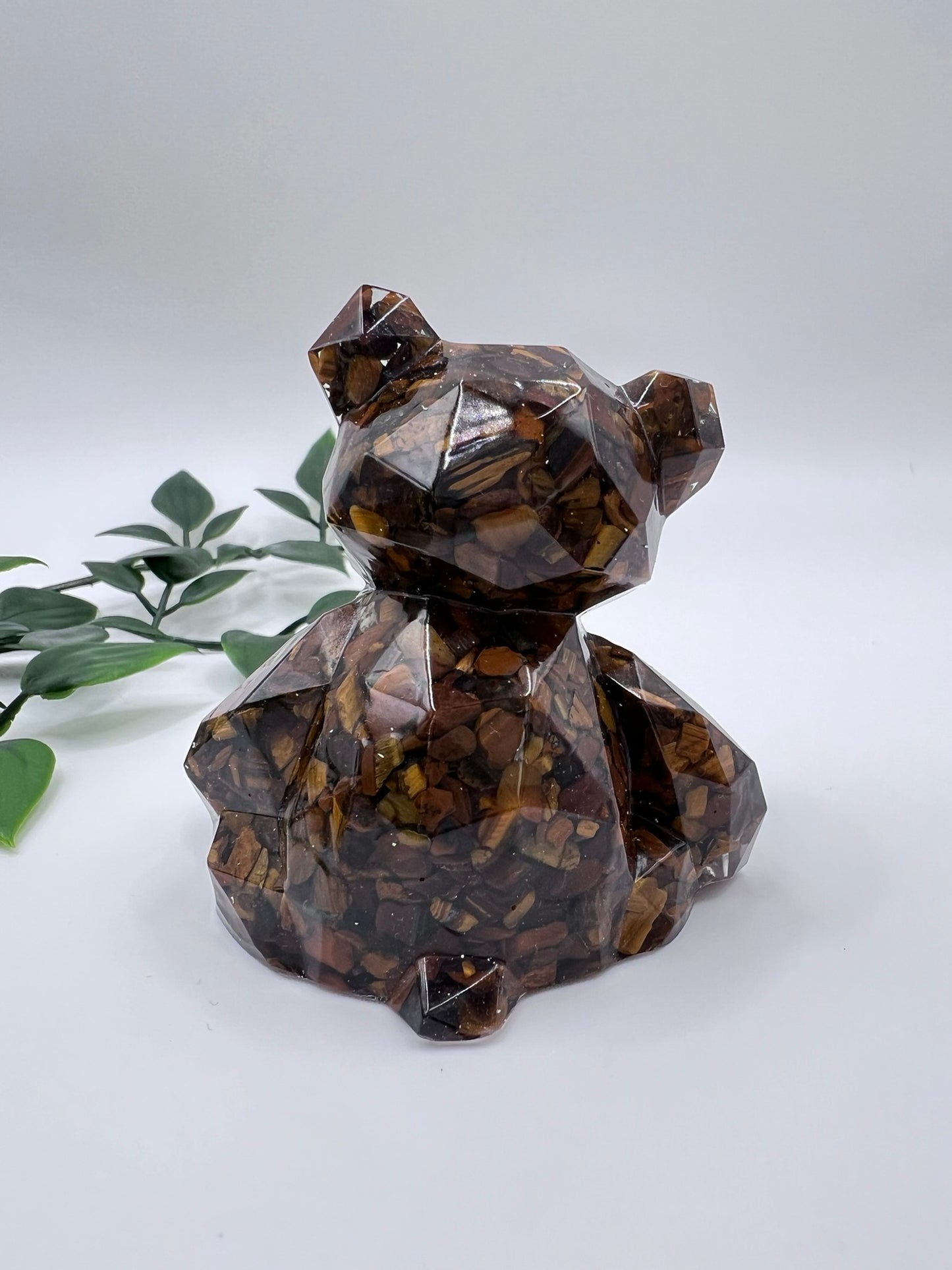 Resin-Bär mit Tigerauge Kristallen – liebevoll gefertigtes Unikat voller Magie