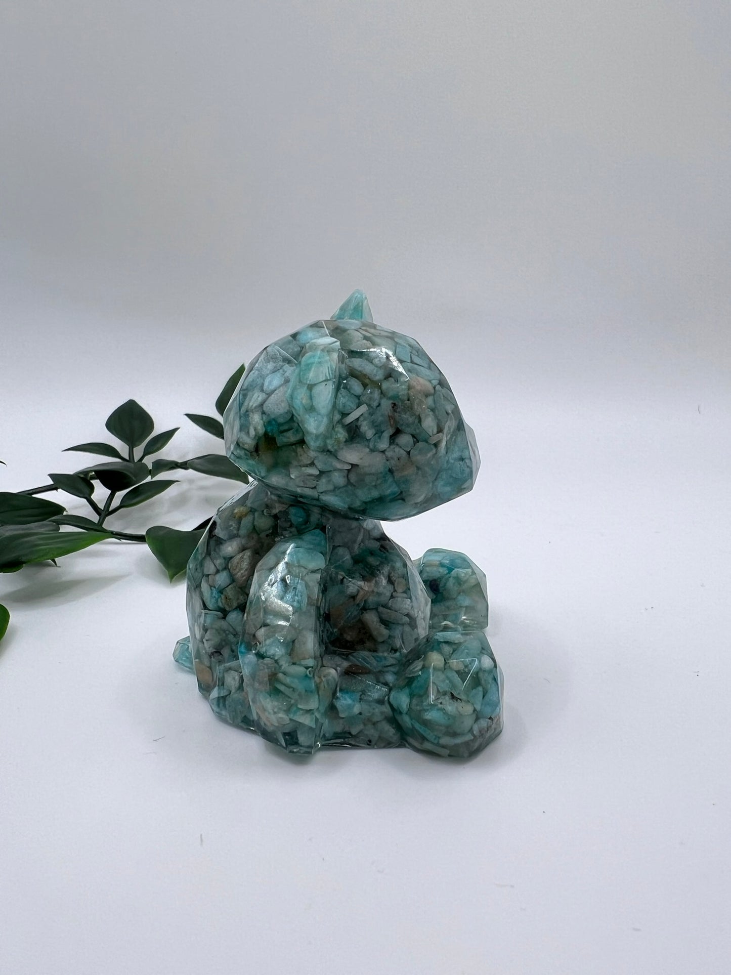 Resin-Bär mit Amazonit Kristallen – liebevoll gefertigtes Unikat voller Magie