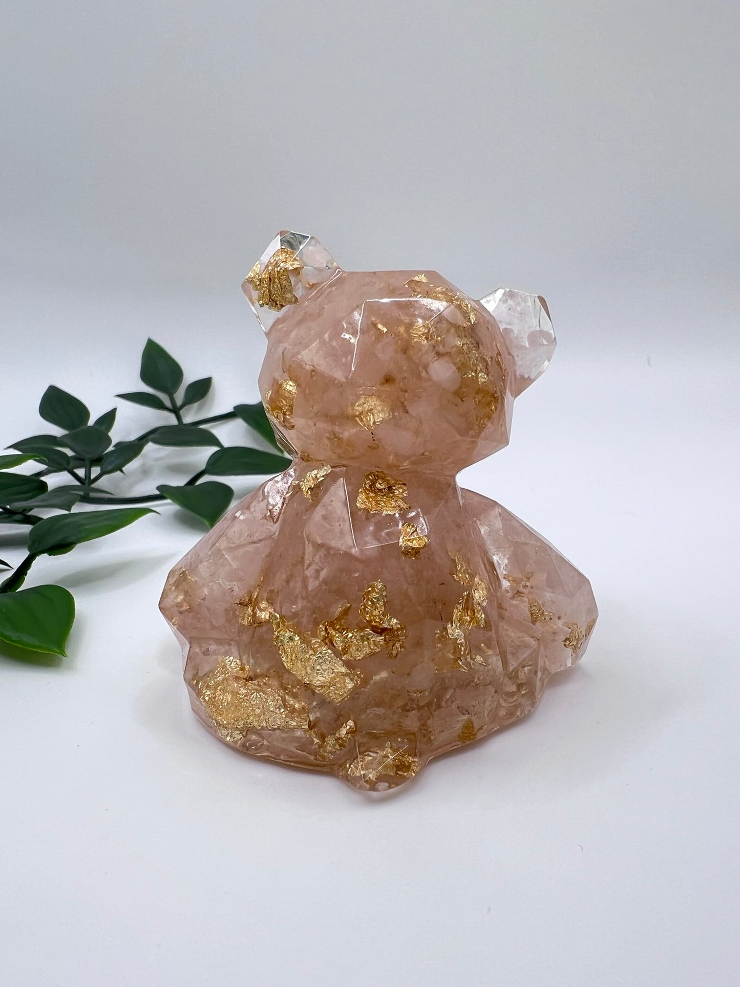 Resin-Bär mit Rosenquarz Kristallen und Blattgold – liebevoll gefertigtes Unikat voller Magie (Kopie)