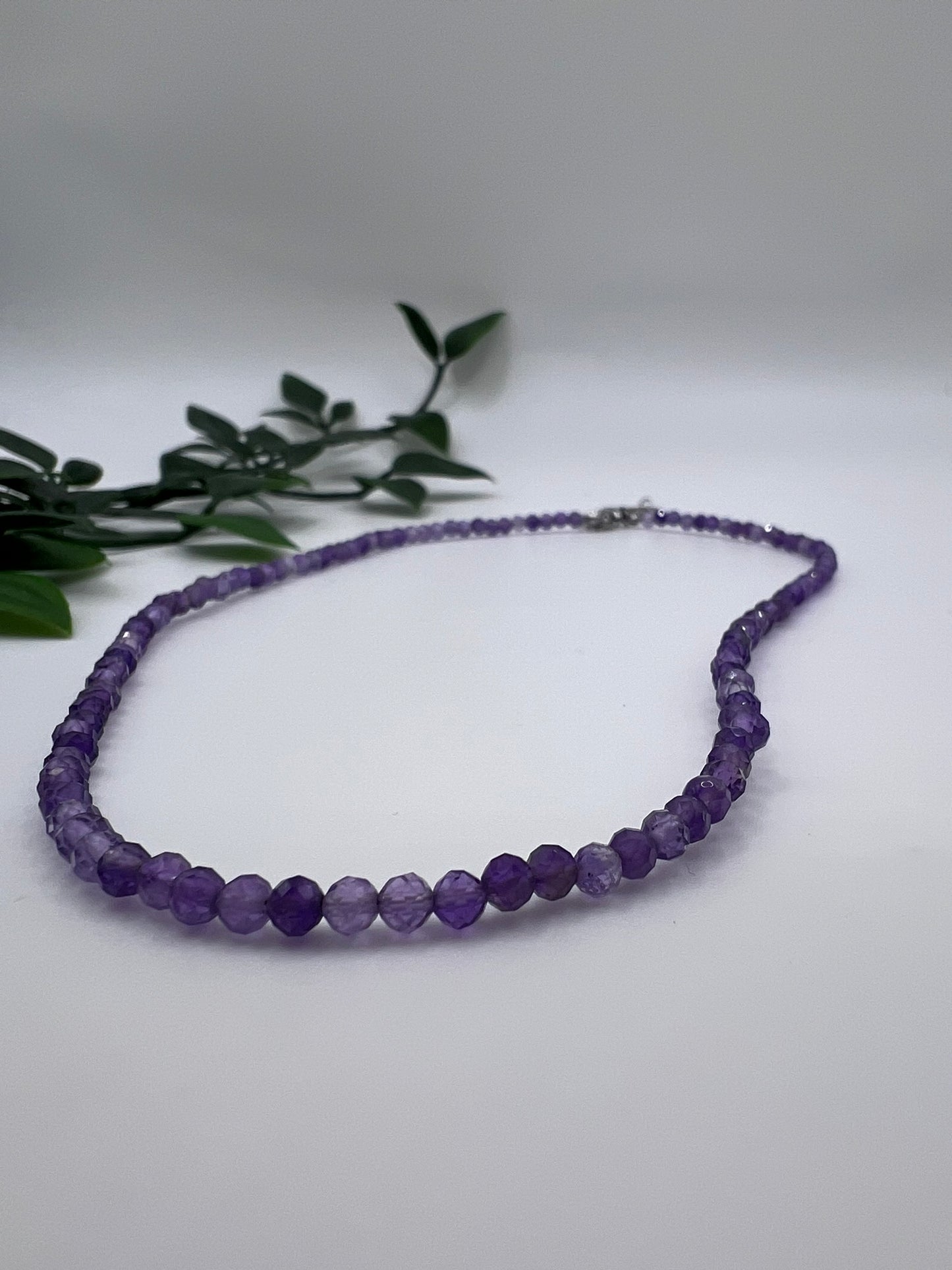 Amethyst Halskette, facettiert – Klarheit, Intuition & innere Balance in zartem Violett
