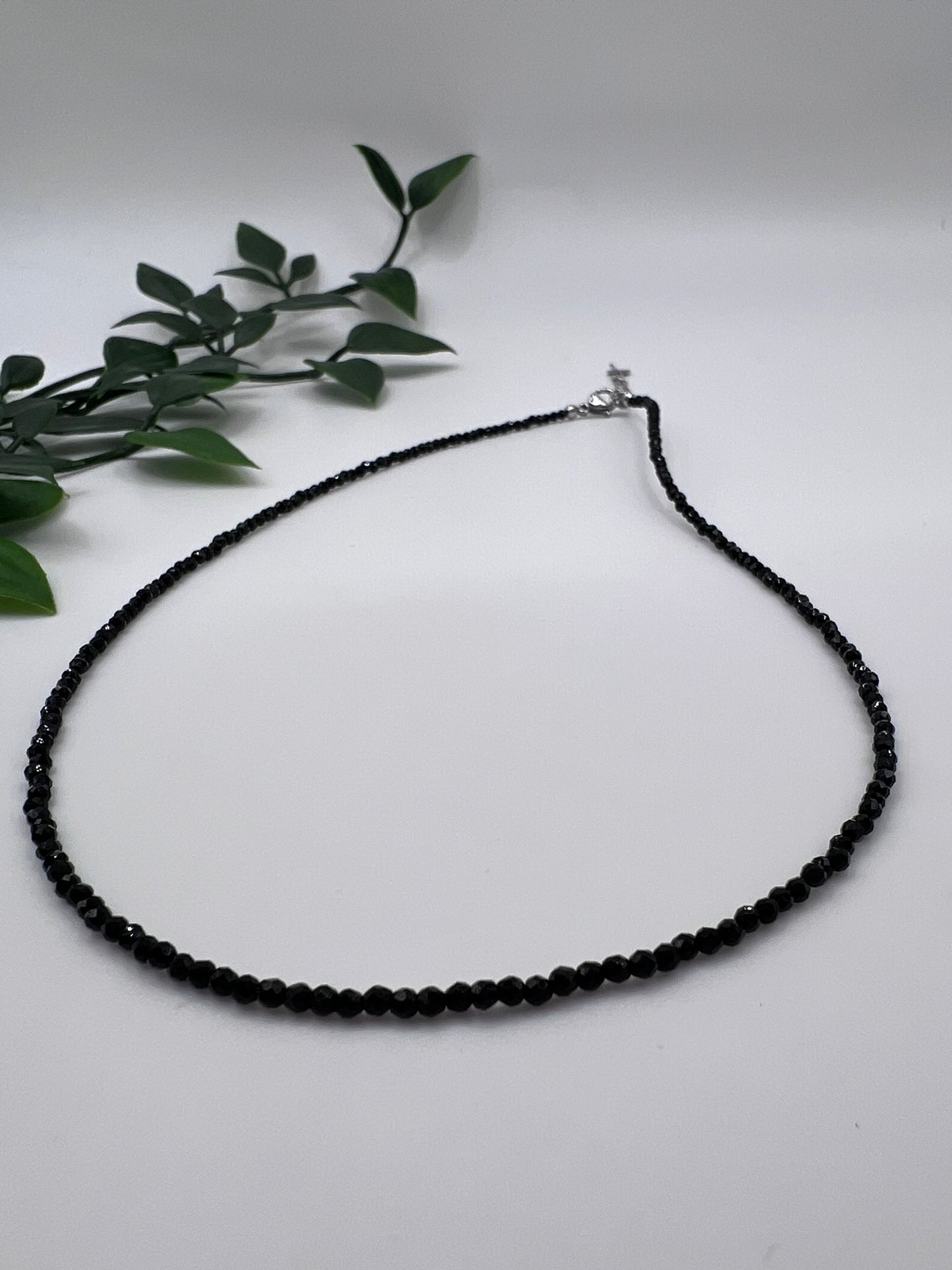 Obsidian Halskette, facettiert – Schutz, Stärke & Klarheit in elegantem Schwarz