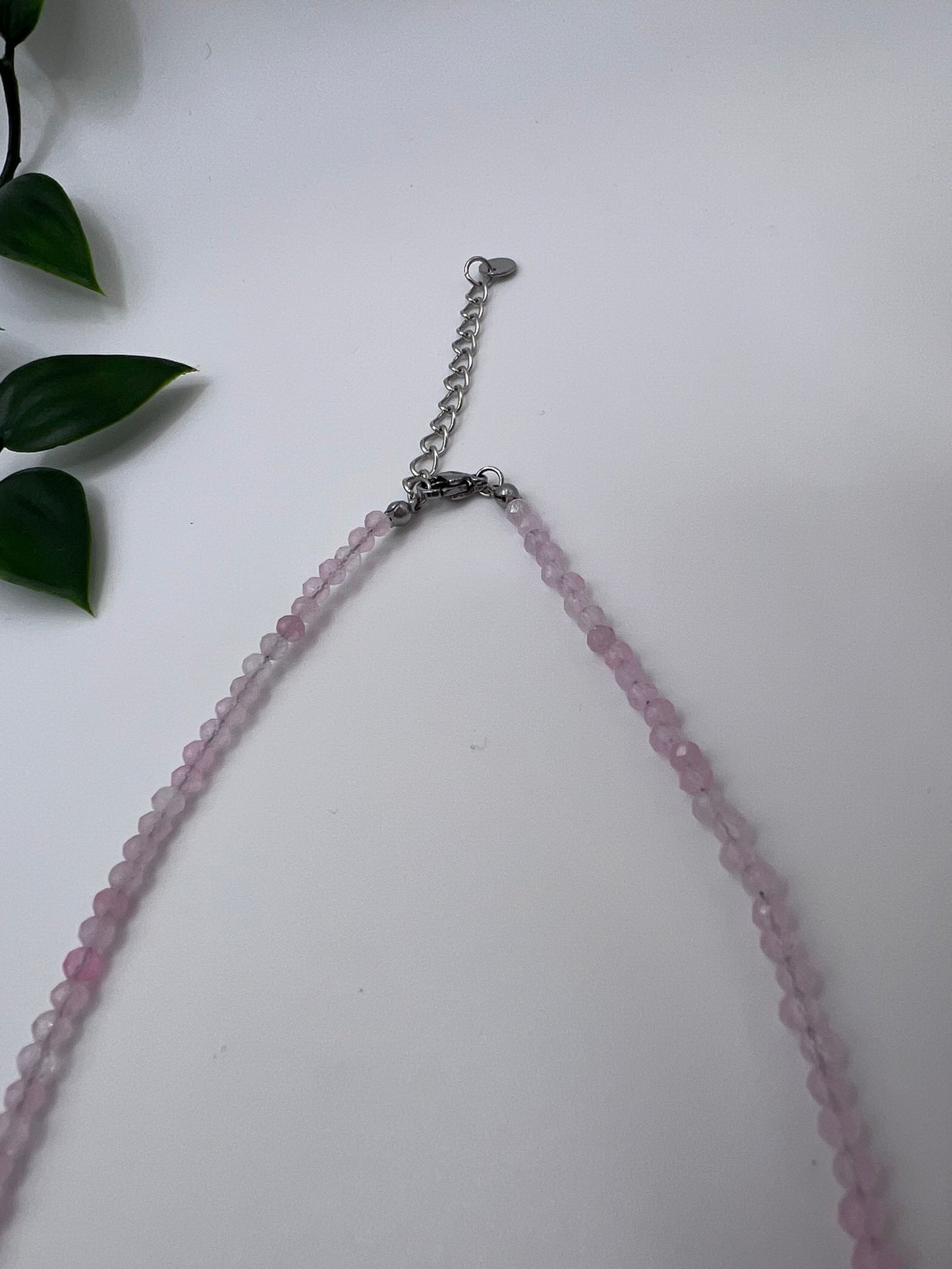Rosenquarz Halskette, facettiert – Liebe, Harmonie & Sanftmut in zarter Eleganz