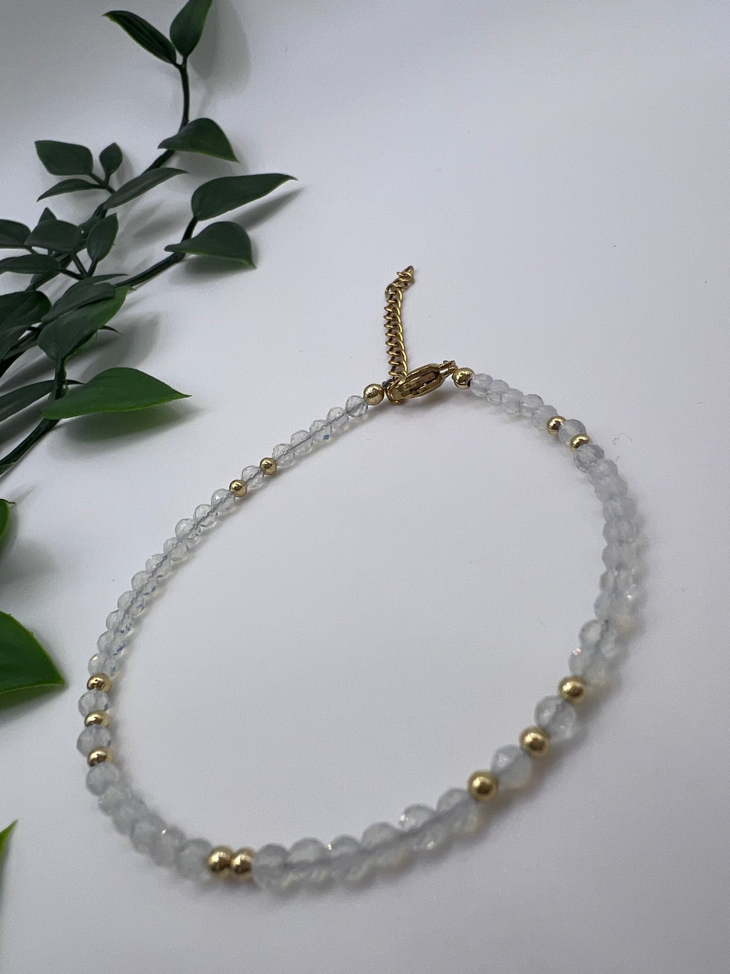 Mondstein-Fußkette, facettiert – Zarte Eleganz & feminine Ausstrahlung | 3 mm Perlen