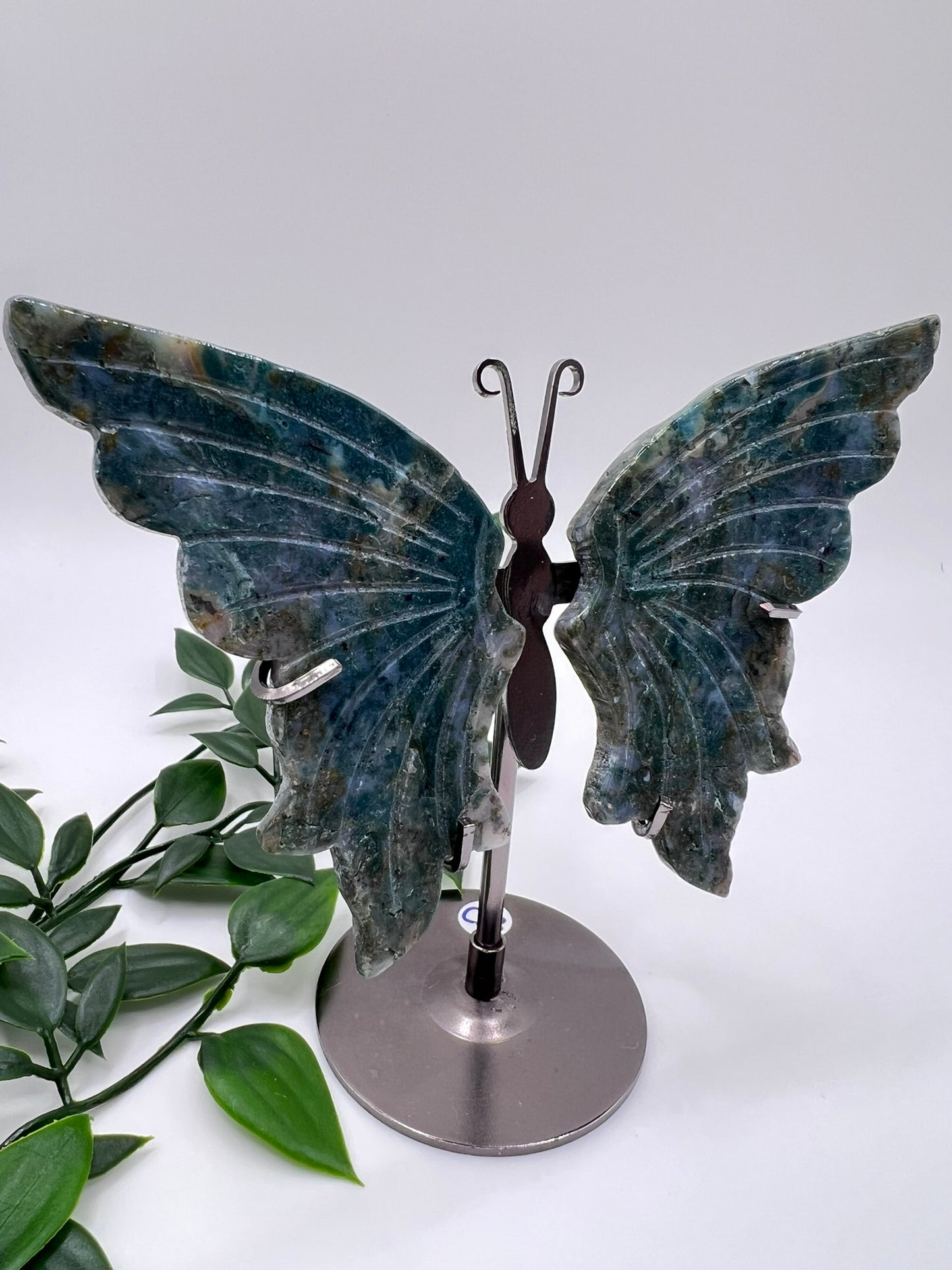 Kristallschmetterling aus Moosachat – Erdung, Wachstum & Naturverbundenheit - S