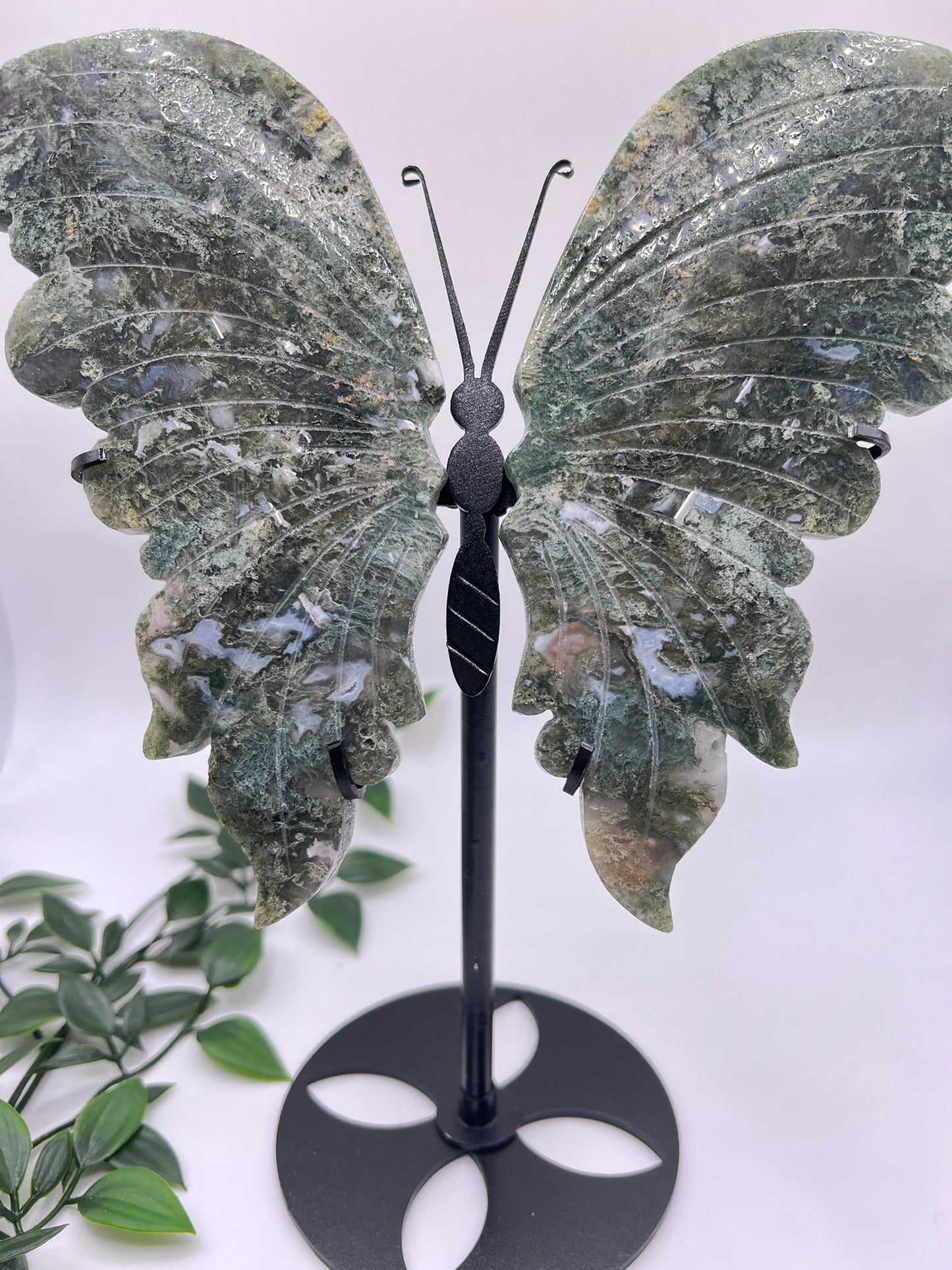 Kristallschmetterling aus Moosachat – Erdung, Wachstum & Naturverbundenheit - L