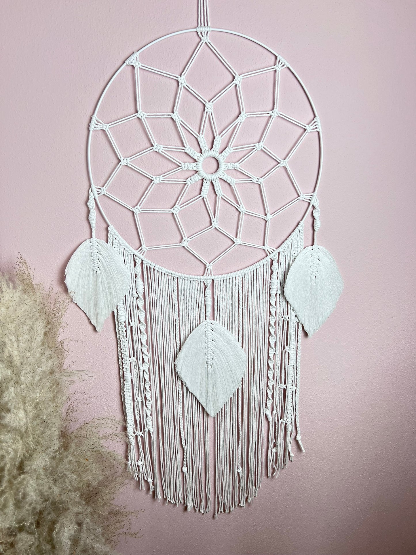 Makramee Traumfänger „Sacred Circle“ – Licht & Schutz