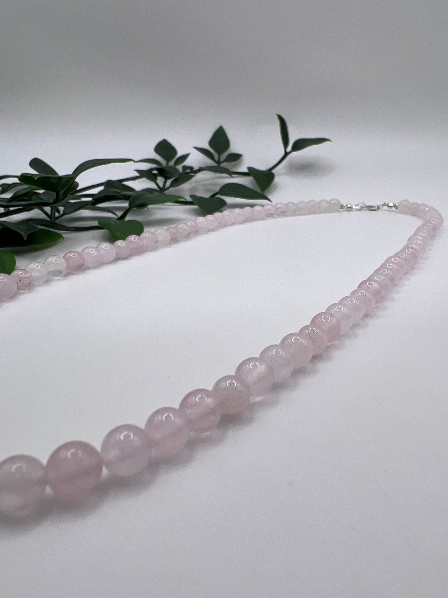 Rosenquarz Perlenkette – Liebe zum Tragen