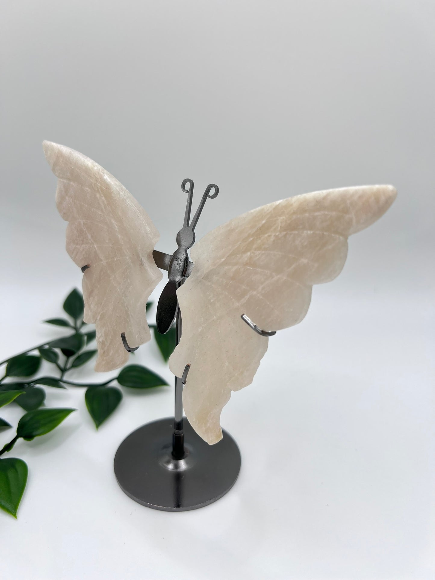 Kristallschmetterling aus Mondstein – Intuition, Schutz & spirituelle Verbindung - S