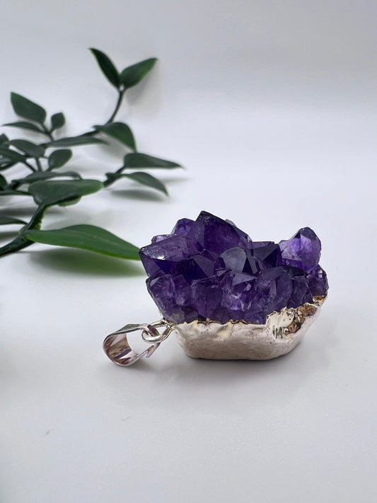 Kleiner Amethyst-Drusen-Anhänger – versilbert, ca. 2,5–3 cm
