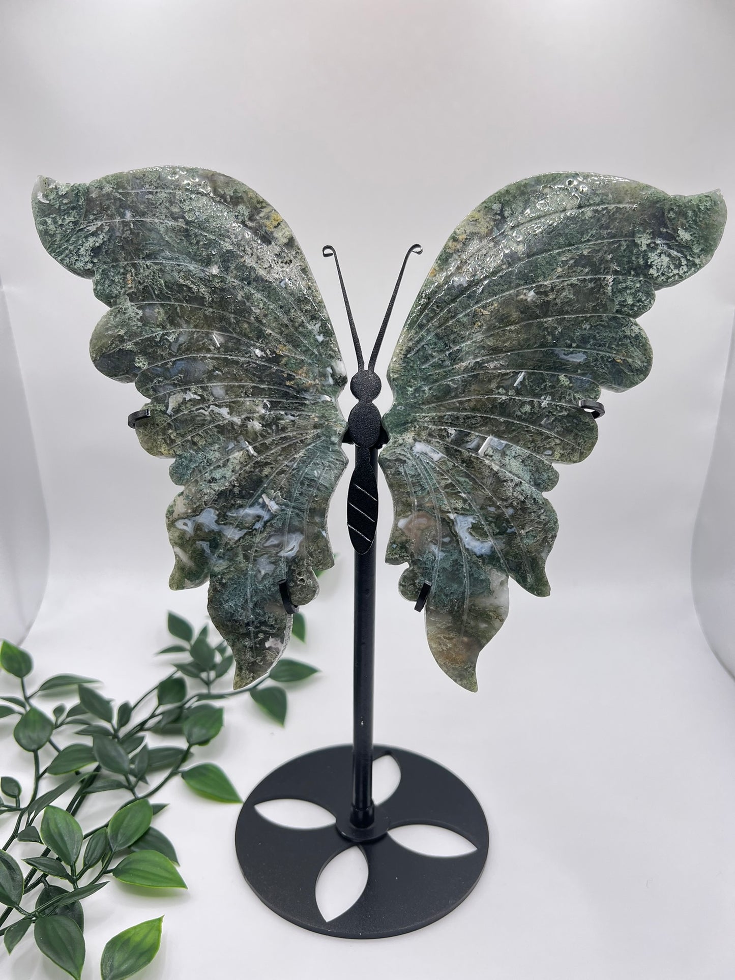 Kristallschmetterling aus Moosachat – Erdung, Wachstum & Naturverbundenheit - L