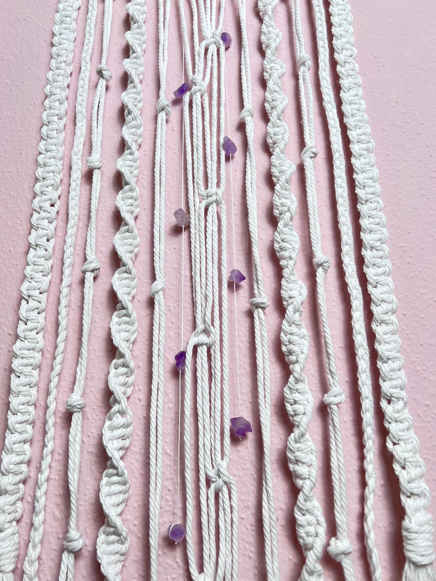 Makramee Traumfänger mit Amethyst – Schutz & Intuition